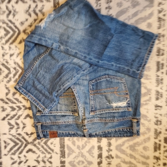 American  Eagle.  " live your life,". Distressed. Sz 2R straight. Crop ankle - Picture 5 of 6